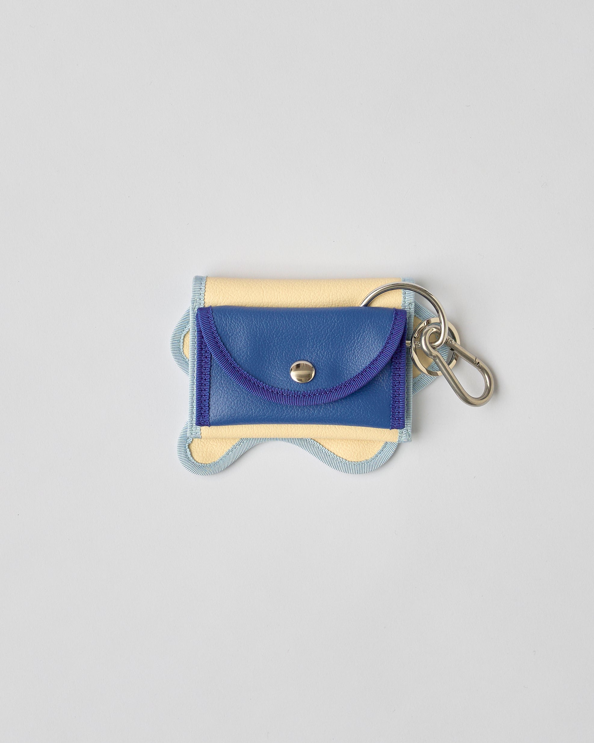 nori enomoto　wave purse　2つのポケットとカラビナ付きの多機能パスケース。ギフトに最適なコンパクトなデザイン。ユニセックスでミニ財布としても活躍。