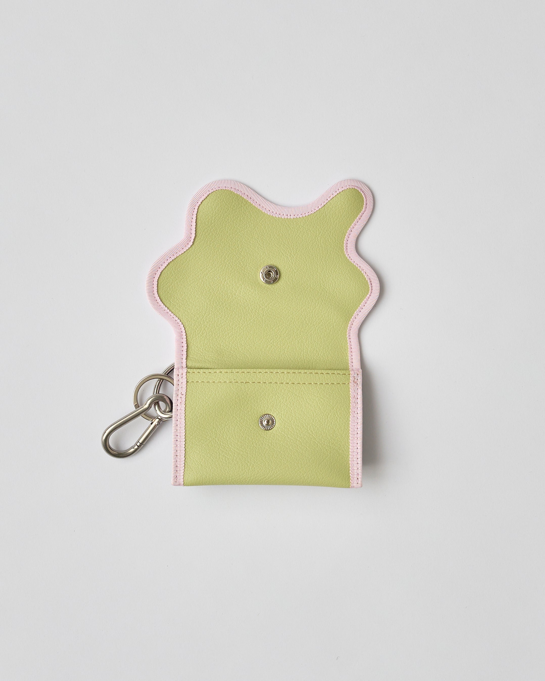 nori enomoto　wave purse　2つのポケットとカラビナ付きの多機能パスケース。ギフトに最適なコンパクトなデザイン。ユニセックスでミニ財布としても活躍。