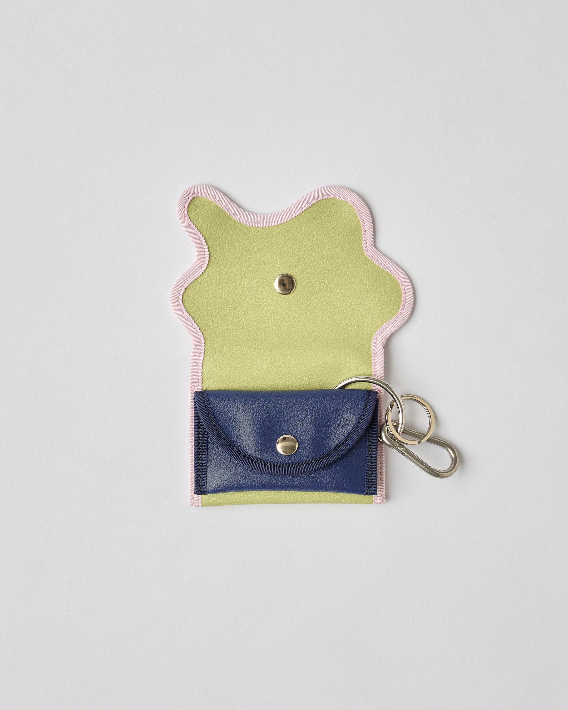 nori enomoto　wave purse　2つのポケットとカラビナ付きの多機能パスケース。ギフトに最適なコンパクトなデザイン。ユニセックスでミニ財布としても活躍。