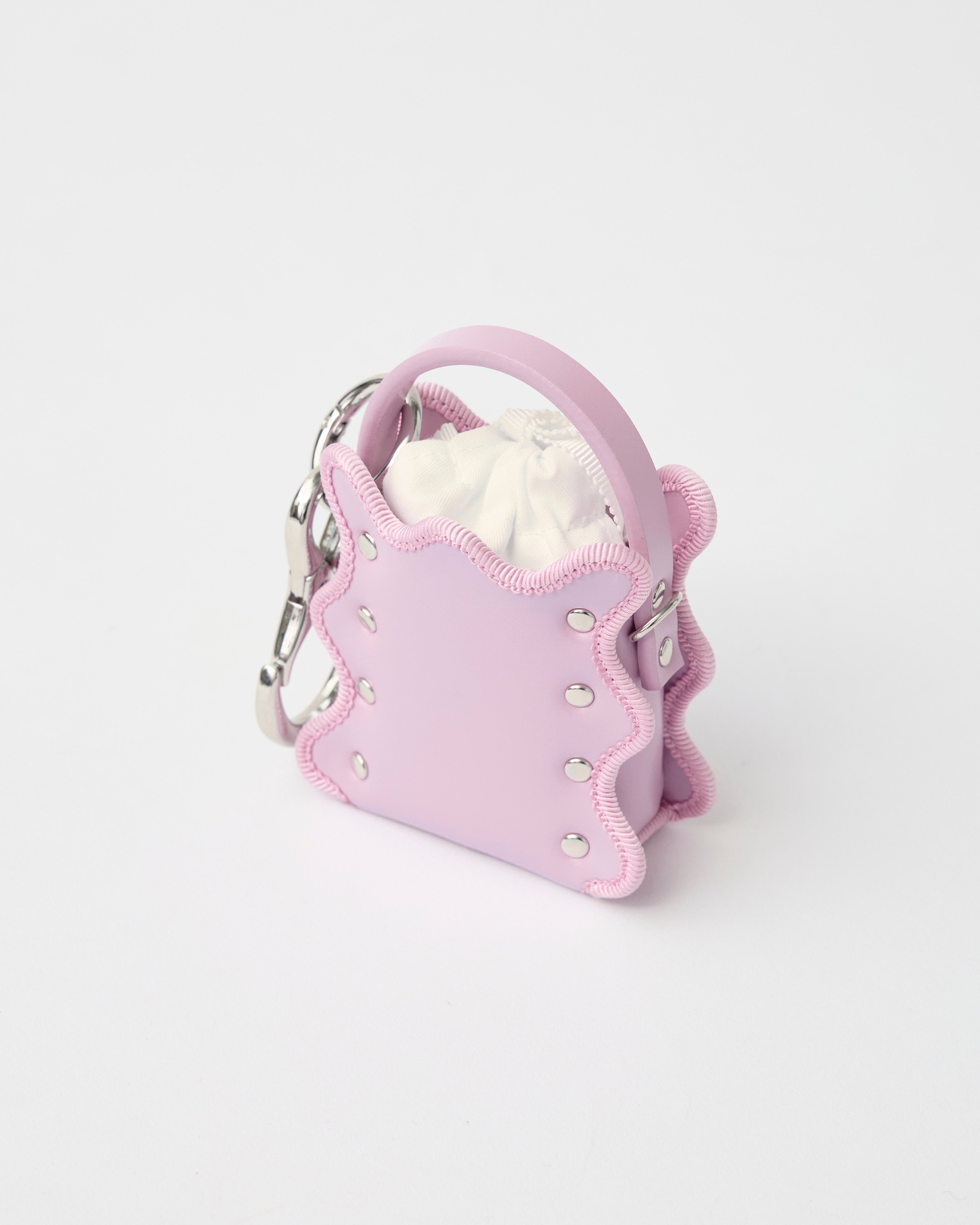 nori enomoto　mardi matin pom　人気モデルmardi matinをミニチュア化したマイクロサイズの2WAYレザーバッグ。イヤホンやリップの収納も可能。付属のチェーンでクロスボディにも対応。