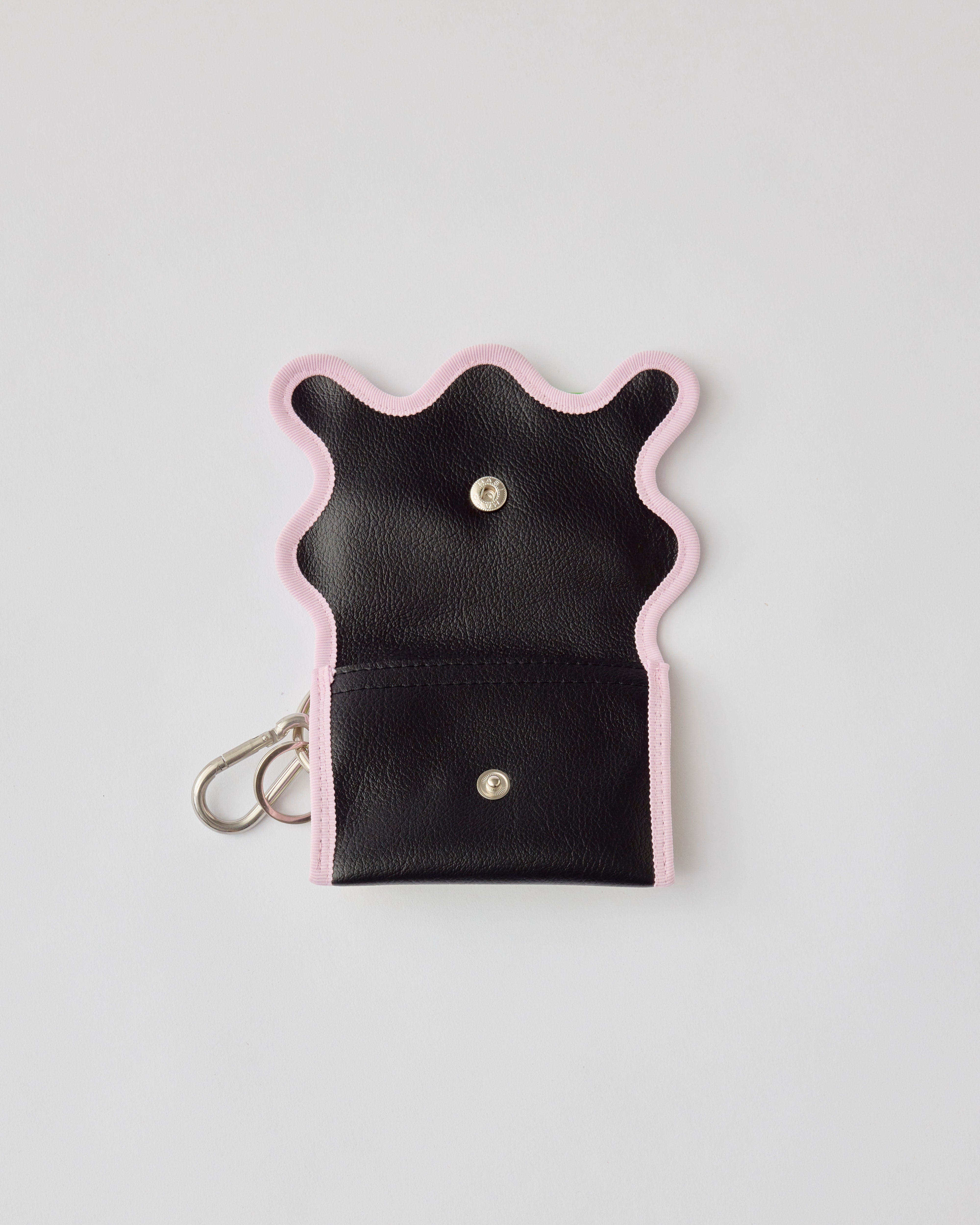 nori enomoto　wave purse　2つのポケットとカラビナ付きの多機能パスケース。ギフトに最適なコンパクトなデザイン。ユニセックスでミニ財布としても活躍。