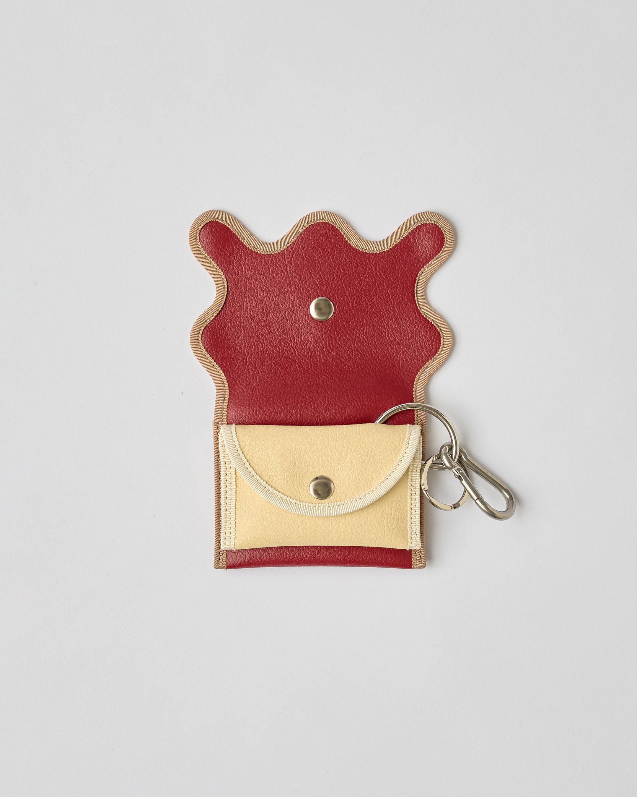 nori enomoto　wave purse　2つのポケットとカラビナ付きの多機能パスケース。ギフトに最適なコンパクトなデザイン。ユニセックスでミニ財布としても活躍。