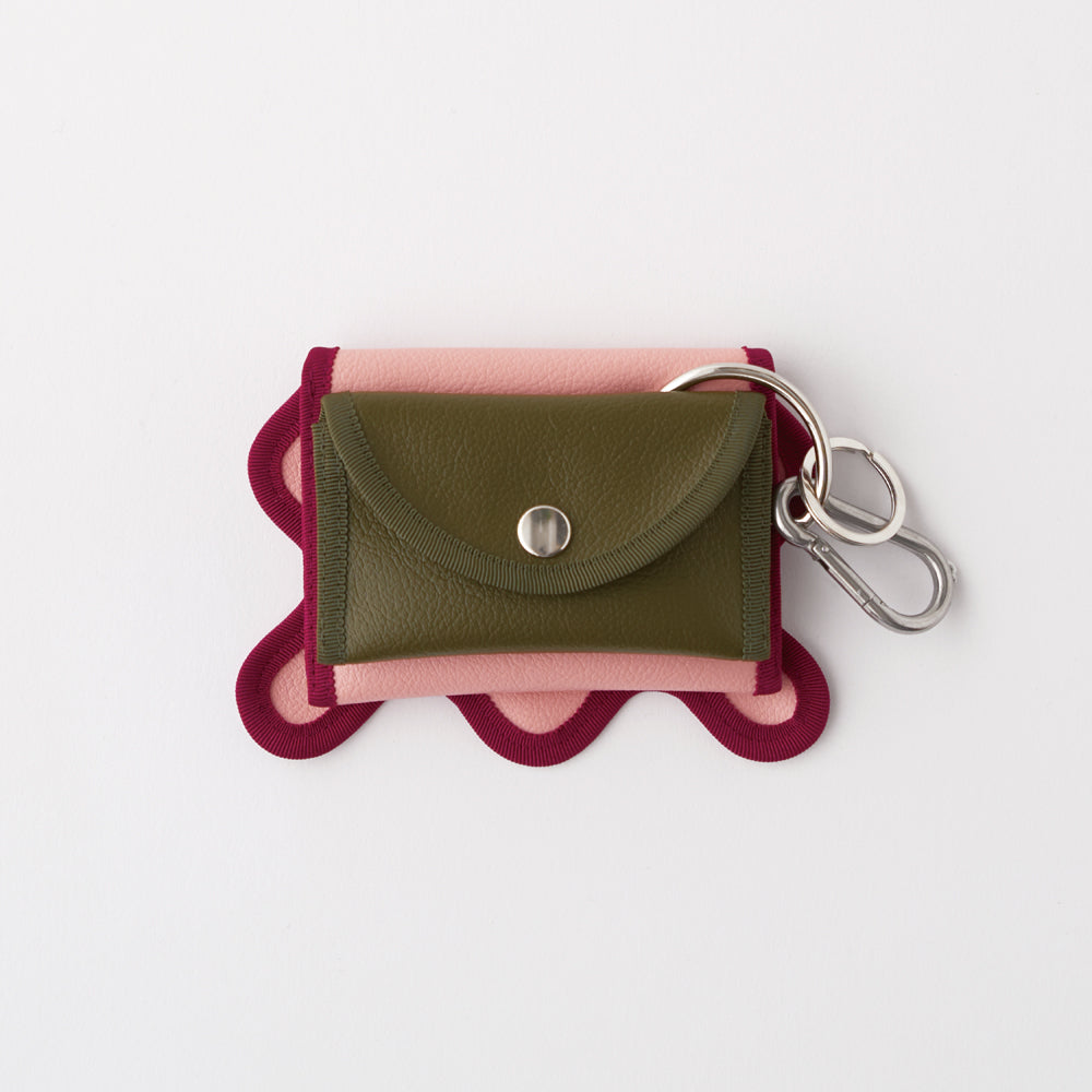 nori enomoto　wave purse　2つのポケットとカラビナ付きの多機能パスケース。ギフトに最適なコンパクトなデザイン。ユニセックスでミニ財布としても活躍。