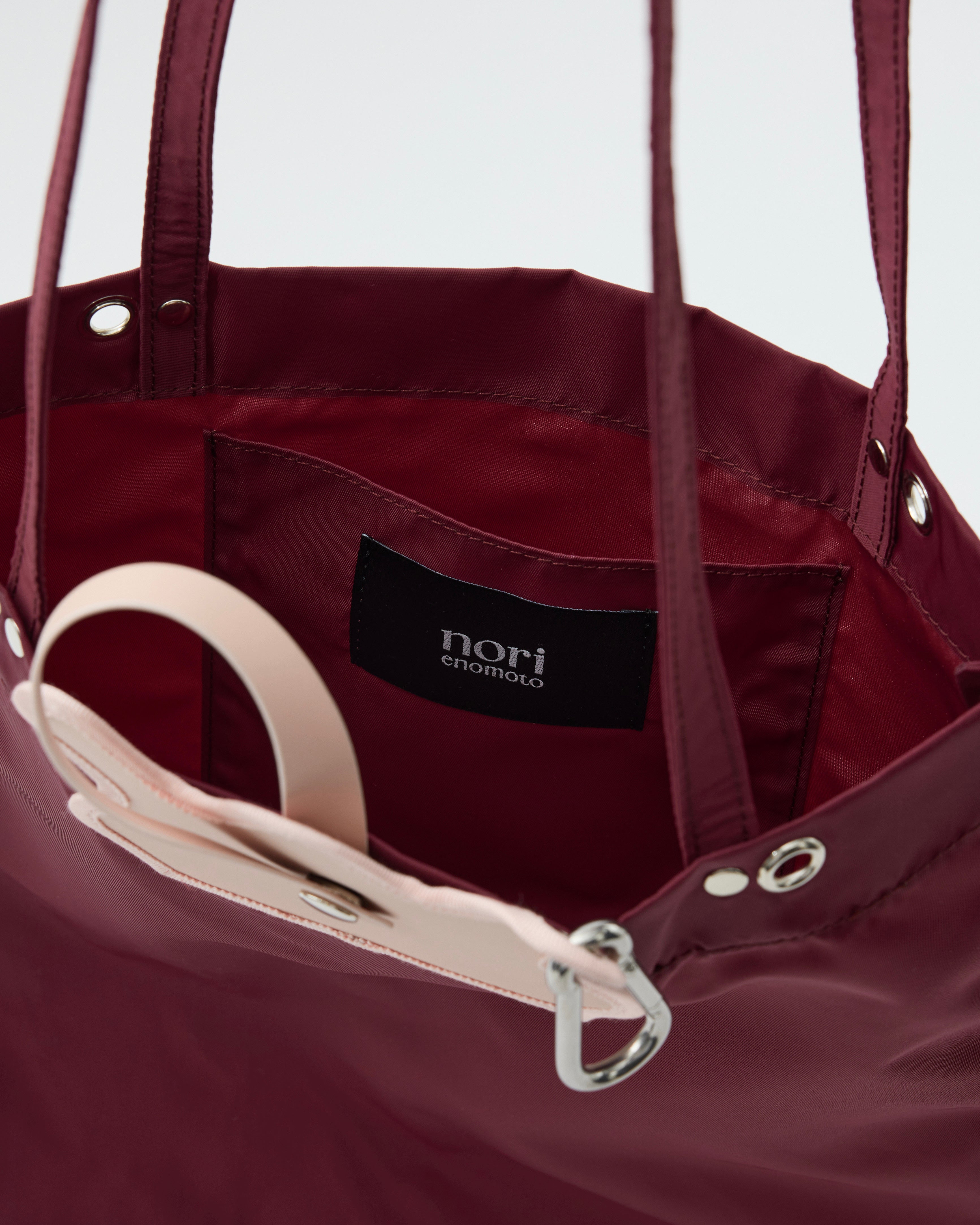wave foldable bag / bordeaux × powder pink – nori enomoto