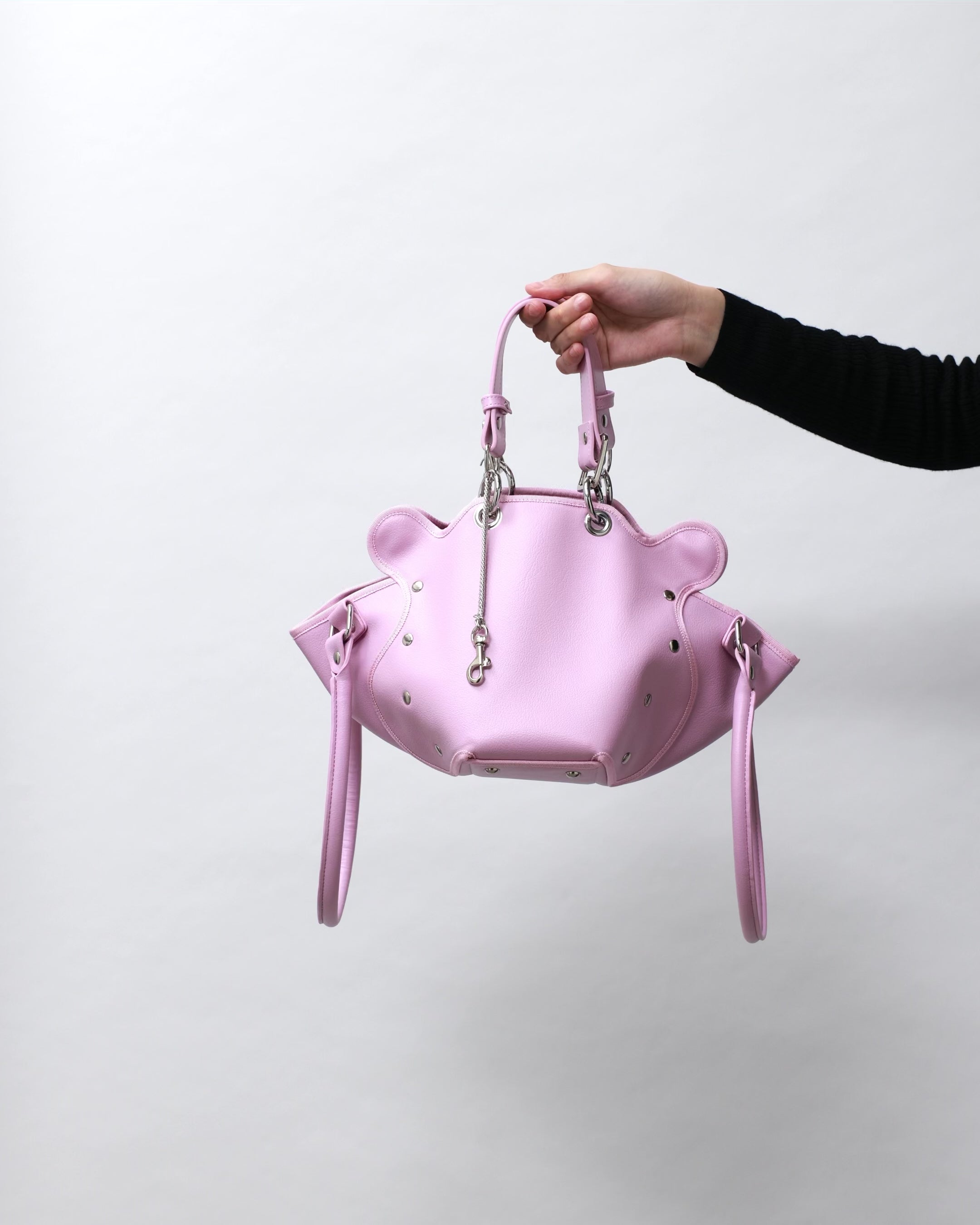 nori enomoto　dimanche nuit　形が変わる2WAYショルダーバッグ。350mlペットボトル対応。取り外し可能なサイドハンドル。マグネット開閉。内側にポケット2つ。