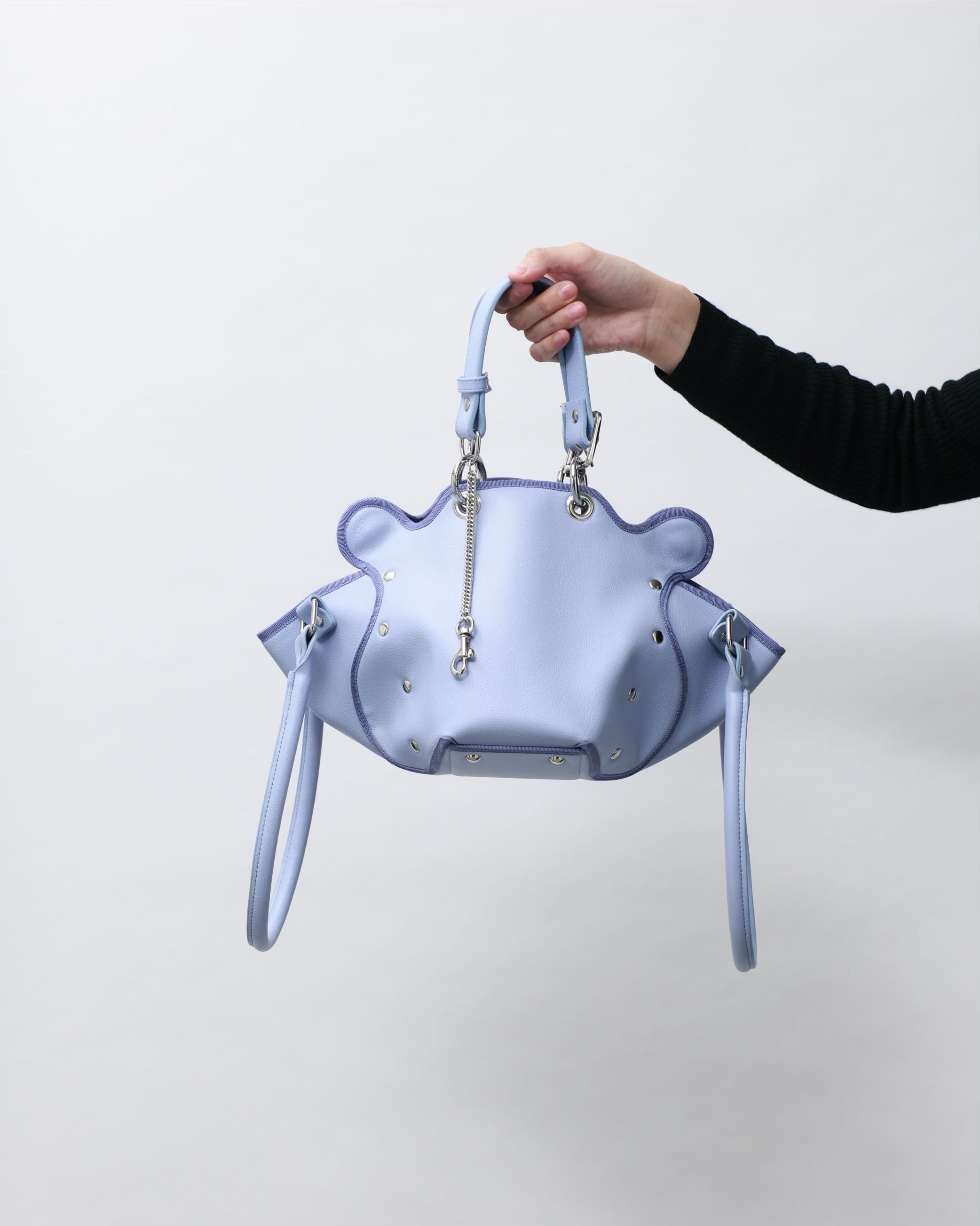 nori enomoto　dimanche nuit　形が変わる2WAYショルダーバッグ。350mlペットボトル対応。取り外し可能なサイドハンドル。マグネット開閉。内側にポケット2つ。